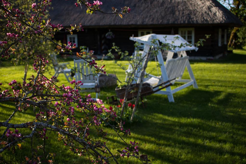 Вилла Kuusetuka Tourism Farm Pahkla Экстерьер фото