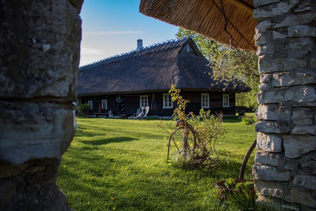 Вилла Kuusetuka Tourism Farm Pahkla Экстерьер фото